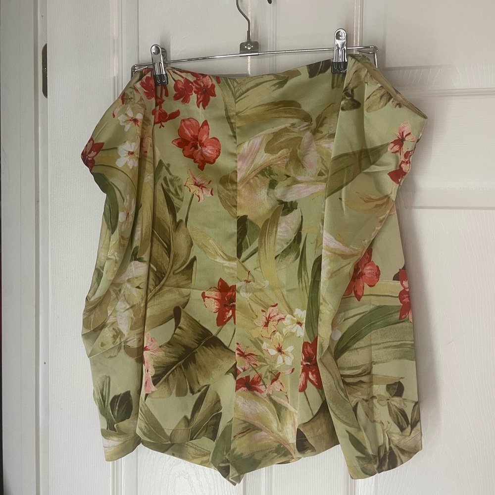 PRETTYLITTLETHING Green Tropical Shorts 💚 26